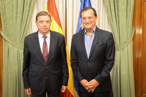 L Planas y embajador la India (2)
