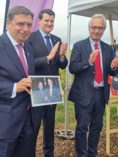 Hoy, en Dijon (Francia), en la reunión ministerial de la Organización Internacional de la Viña y el Vino