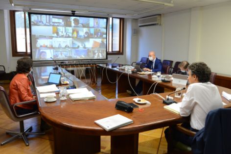 Hoy, en una reunión por videoconferencia   