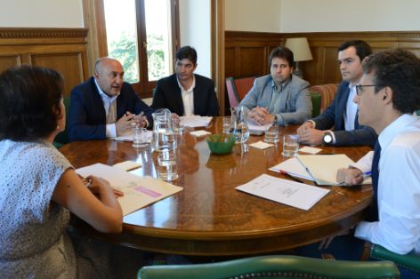 HOY, EN UNA REUNIÓN MANTENIDA EN LA SEDE DEL MINISTERIO