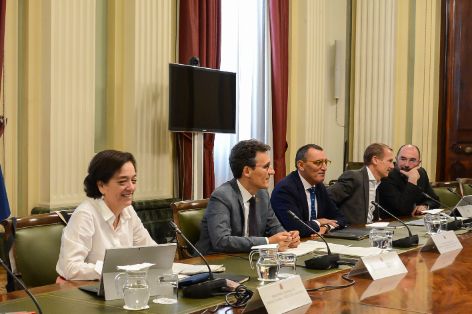 En una reunión celebrada hoy en la sede del ministerio 