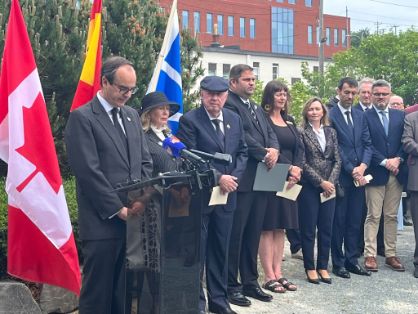 Una estatua conmemorativa y una placa mantendrán vivo su recuerdo