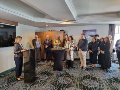 Una estatua conmemorativa y una placa mantendrán vivo su recuerdo
